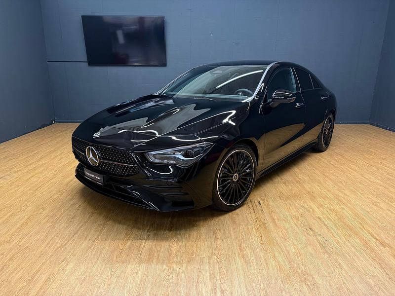 Schwarz Gebraucht 2025 Mercedes CLA200 AMG Limousine | CHF 56’500 - Bild 1/4