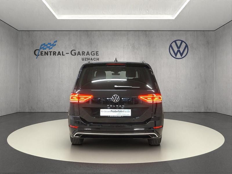 Neu VW Touran Comfortline 150 PS (110 kW) 2025 Schwarz Van / Kleinbus