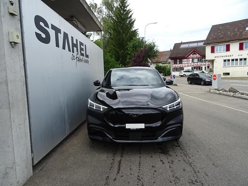 Schwarz Gebraucht 2025 Ford Mustang Mach-E SUV | CHF 51’690 (Teuer) - Bild 1/4