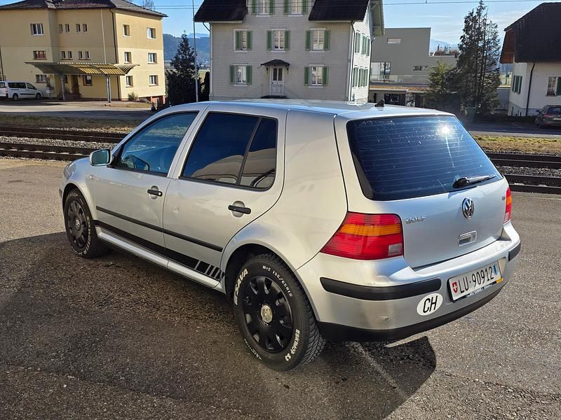 Gebraucht VW Golf IV Trendline 100 PS (73 kW) 2001
