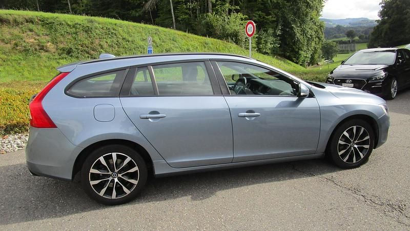 Gebraucht Volvo V60 Kinetic 190 PS (139 kW) 2017 Kombi