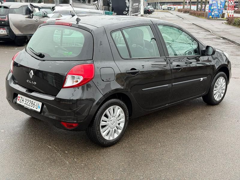 Gebraucht Renault Clio II Expression 75 PS (55 kW) 2011
