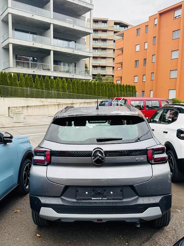 Neu Citroën C3 100 PS (73 kW) 2025 Grau Limousine