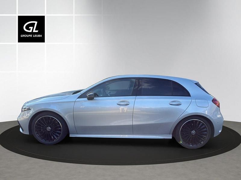 Neu Mercedes A200 Night 163 PS (119 kW) 2025 Grau Limousine
