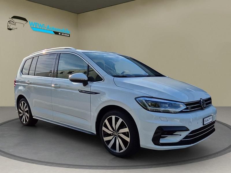Weiss Gebraucht 2024 VW Touran R-line BlueMotion Van / Kleinbus | CHF 38’895 (Teuer) - Bild 1/4