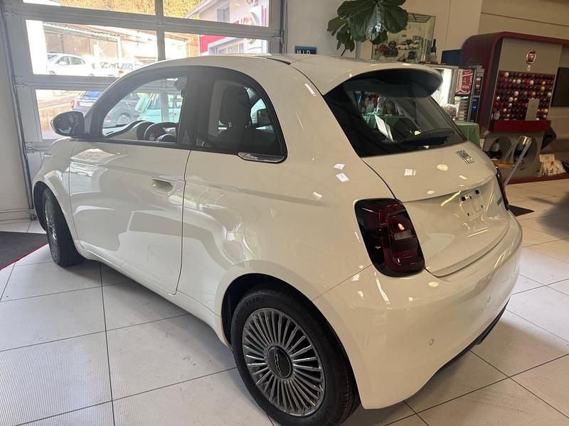 Weiss Neu 2025 Fiat 500 Limousine | CHF 22’760 (Fairer Preis) - Bild 1/4