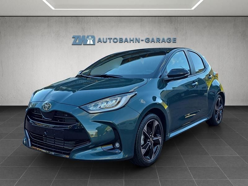 Grün Neu 2025 Toyota Yaris Hybrid Premium Limousine | CHF 31’890 (Fairer Preis) - Bild 1/4
