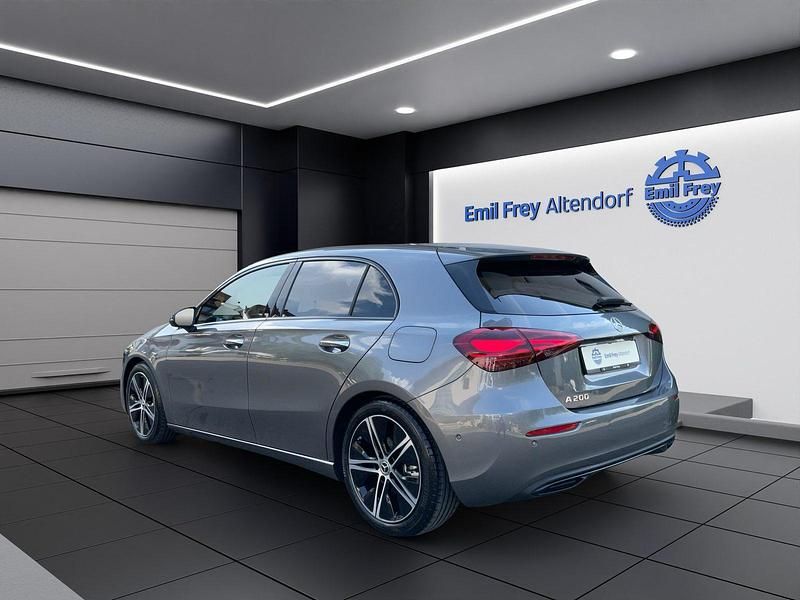 Neu Mercedes A200 AMG line 177 PS (130 kW) 2025 Grau Limousine