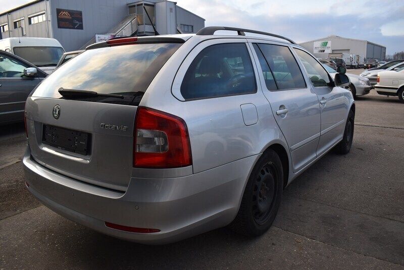 Gebraucht Skoda Octavia Ambition 140 PS (102 kW) 2012 Kombi