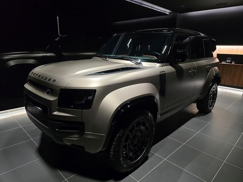 Neu Land Rover Defender 635 PS (467 kW) 2025 Braun SUV