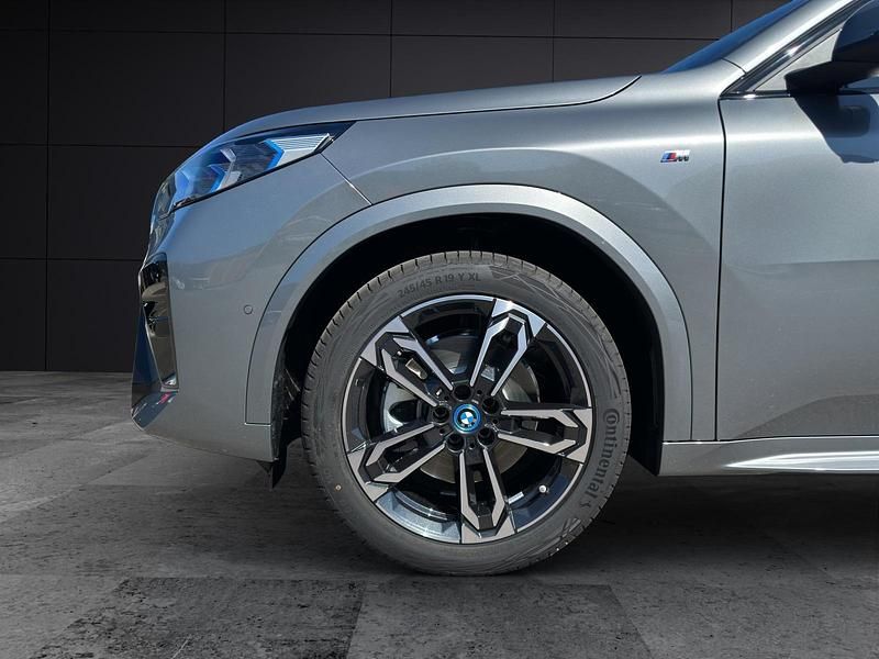 Neu BMW iX2 Comfort Edition 225 kW (306 PS) 2025 Grau SUV