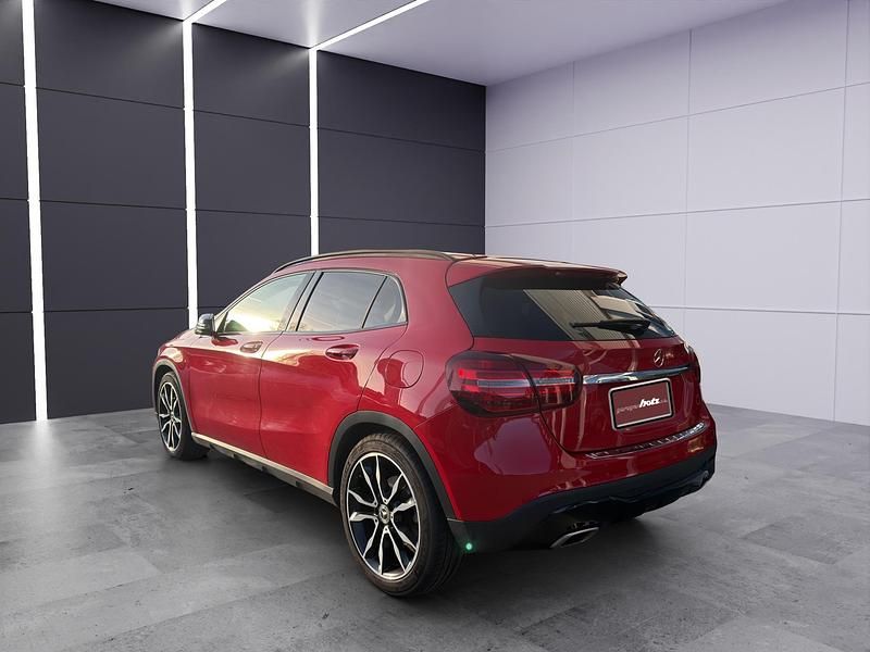 Gebraucht Mercedes GLA200 Night 156 PS (114 kW) 2018 Rot SUV