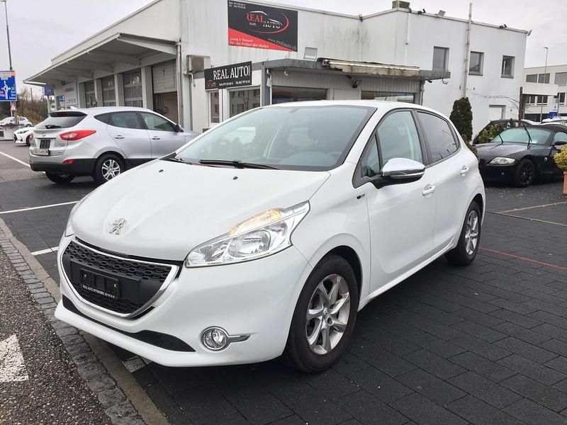 Gebraucht Peugeot 208 Style 82 PS (60 kW) 2014 Kleinwagen