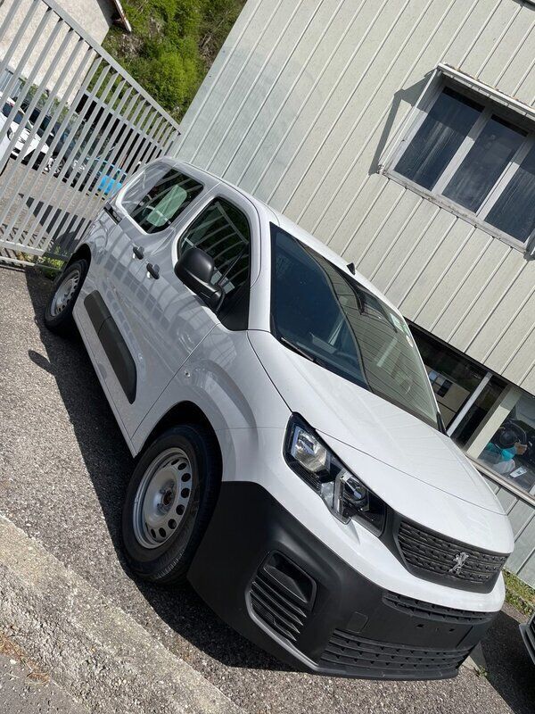 Gebraucht 2024 Peugeot E-Partner Premium Van / Kleinbus | CHF 29’900 - Bild 1/4