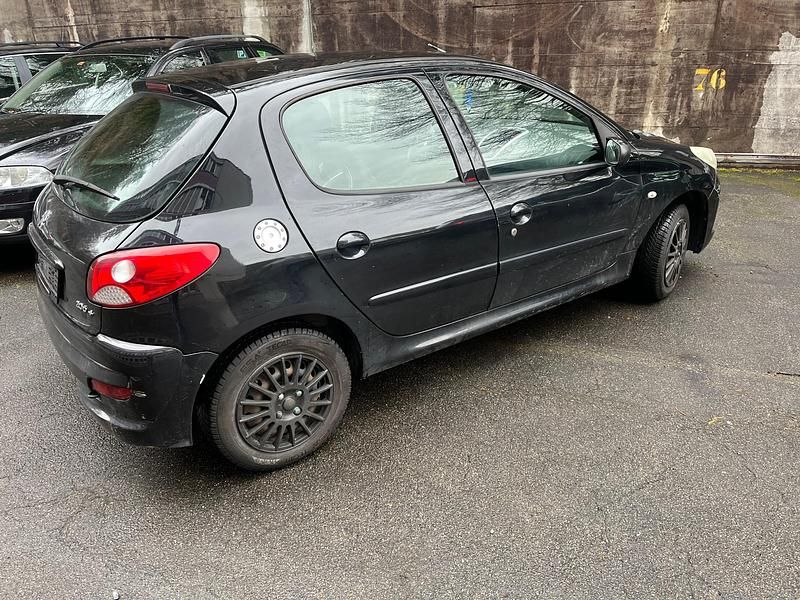 Gebraucht Peugeot 206+ 75 PS (55 kW) 2010 Kleinwagen