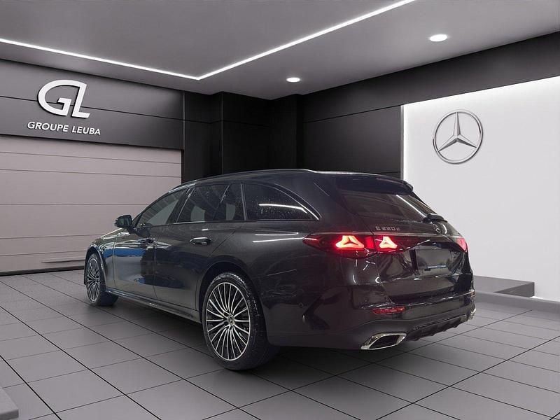 Neu Mercedes E220 197 PS (144 kW) 2025 Grau Kombi