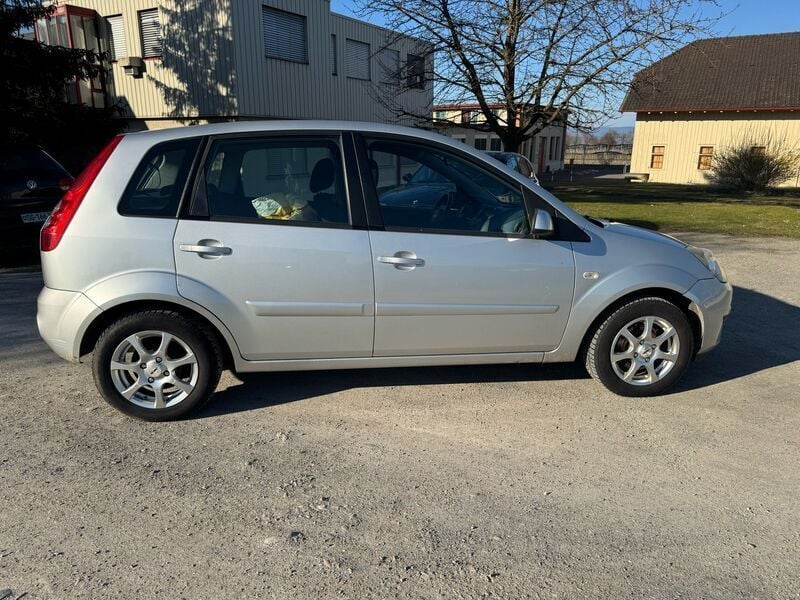 Gebraucht Ford Fiesta Ambiente 80 PS (58 kW) 2008 Kleinwagen