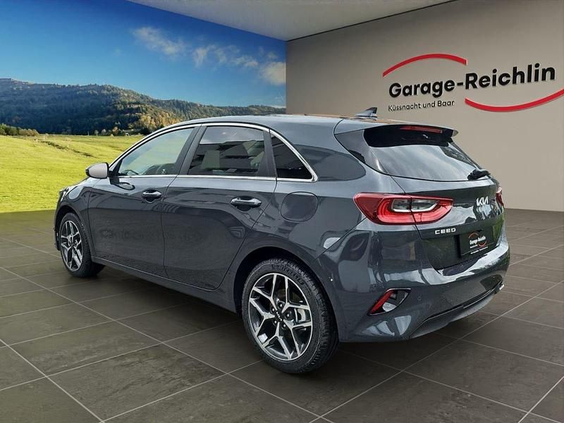 Neu Kia Ceed 140 PS (102 kW) 2025 Anthrazit Kleinwagen
