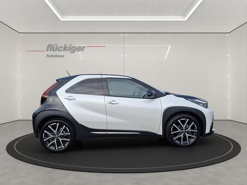 Neu Toyota Aygo X Sport 116 PS (85 kW) 2025 Weiss SUV