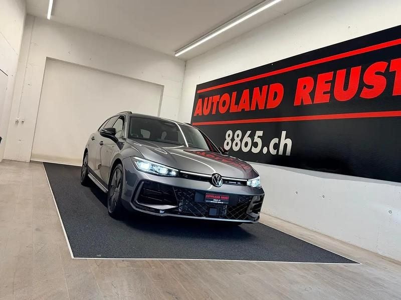 Gray Neu 2026 VW Passat R-line Kombi | CHF 50’850 (Superpreis) - Bild 1/4