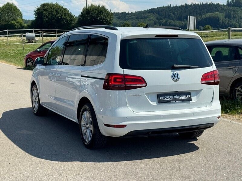 Gebraucht VW Sharan Comfortline 150 PS (110 kW) 2019 Van / Kleinbus