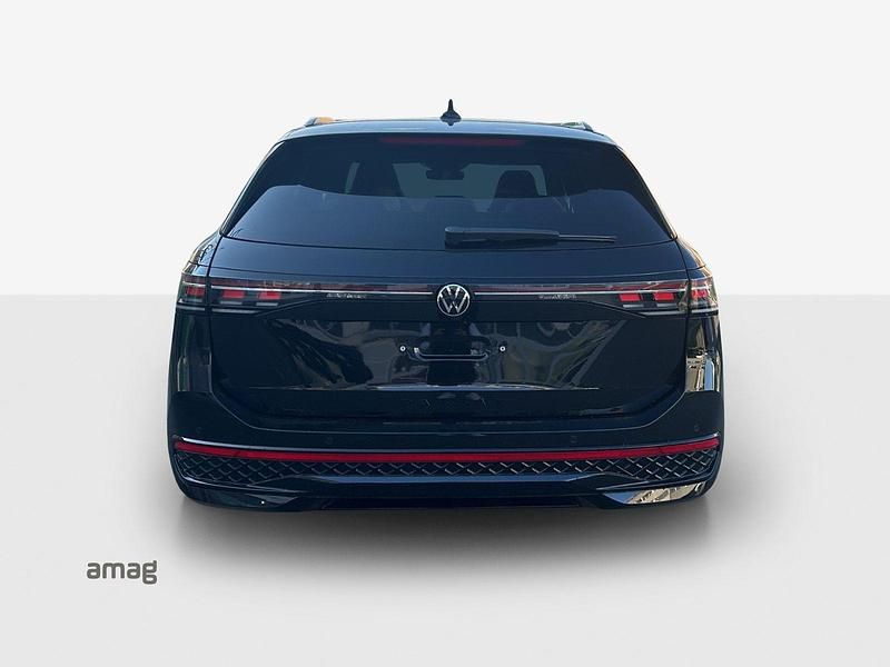 Neu VW Passat R-line 150 PS (110 kW) 2025 Grenadill black metallic Kombi