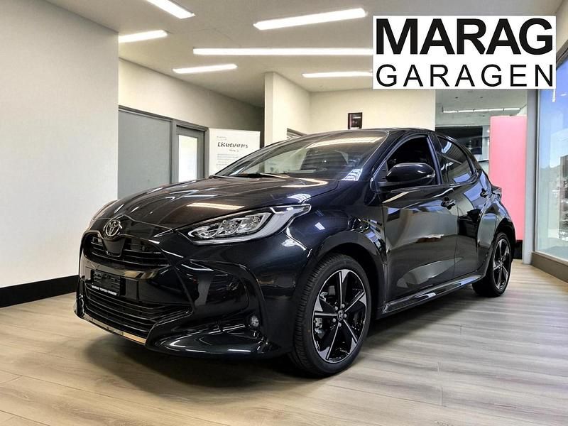 Schwarz Neu 2025 Toyota Yaris Hybrid Premium Limousine | CHF 30’600 (Fairer Preis) - Bild 1/4