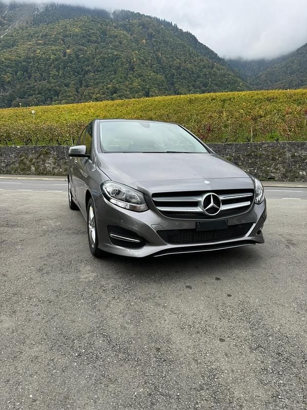 Gebraucht 2015 Mercedes B200 AMG line Van / Kleinbus | CHF 10’980 (Superpreis) - Bild 1/4