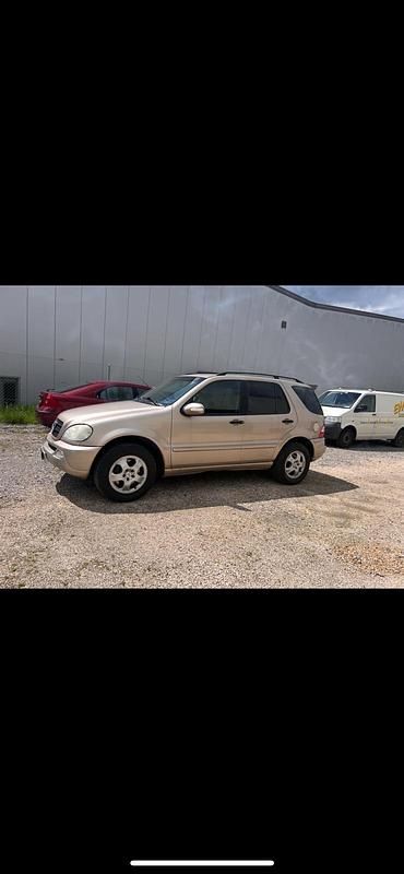 Gebraucht Mercedes ML270 163 PS (119 kW) 2002 SUV