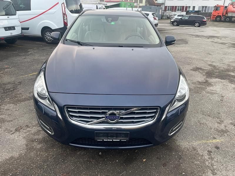 Gebraucht 2011 Volvo V60 Summum Kombi | CHF 9’900 (Etwas zu teuer) - Bild 1/4