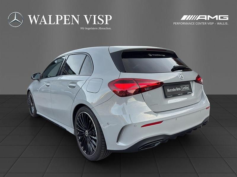 Gebraucht Mercedes A200 163 PS (119 kW) 2025 Grau Limousine