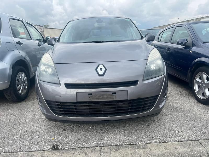 Gebraucht 2011 Renault Grand Scénic III Van / Kleinbus | CHF 1’400 (Superpreis) - Bild 1/4