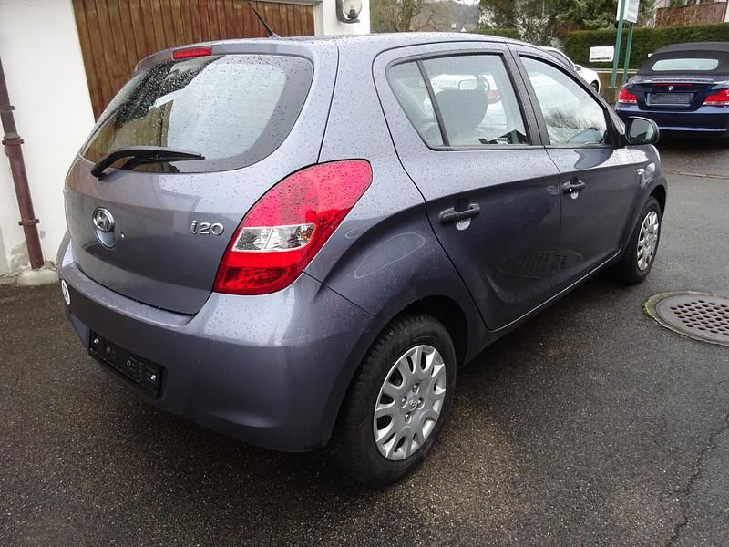 Gebraucht Hyundai i20 Comfort 78 PS (57 kW) 2012 Kleinwagen