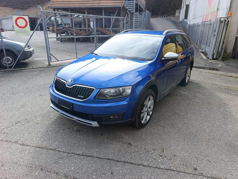 Gebraucht Skoda Octavia Scout 4x4 184 PS (135 kW) 2015 Kleinwagen