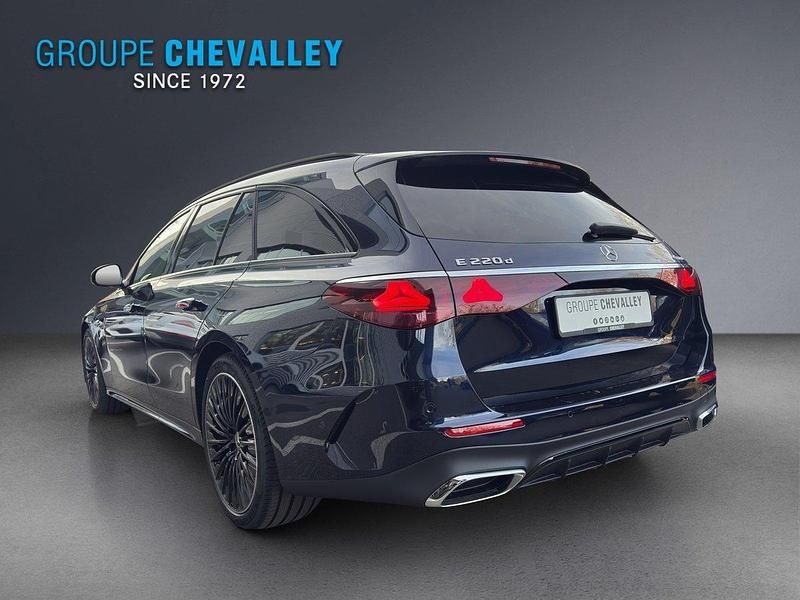 Neu Mercedes E220 197 PS (144 kW) 2025 Blau Kombi