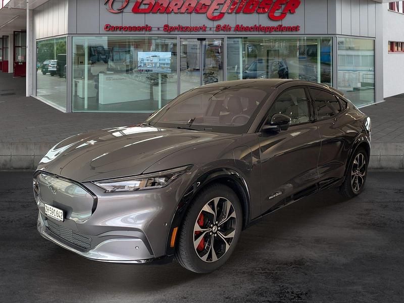 Grau Gebraucht 2021 Ford Mustang Mach-E SUV | CHF 34’900 (Fairer Preis) - Bild 1/4