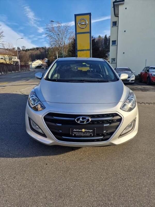 Grau Gebraucht 2015 Hyundai i30 Limousine | CHF 9’700 (Fairer Preis) - Bild 1/4