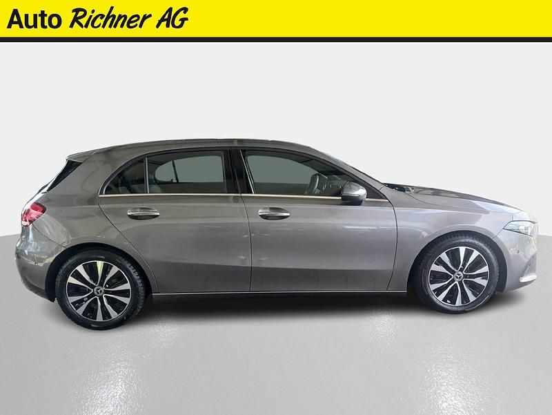 Gebraucht Mercedes A180 136 PS (100 kW) 2022 Grau Limousine