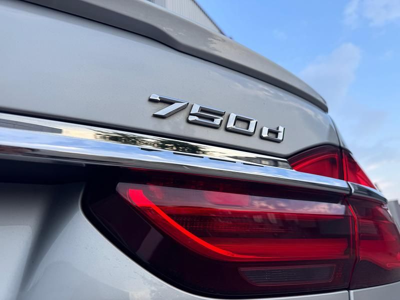 Gebraucht BMW 750 400 PS (294 kW) 2019 Limousine