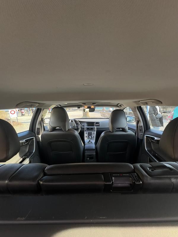 Gebraucht Volvo V60 CC Momentum 190 PS (139 kW) 2016 Kombi