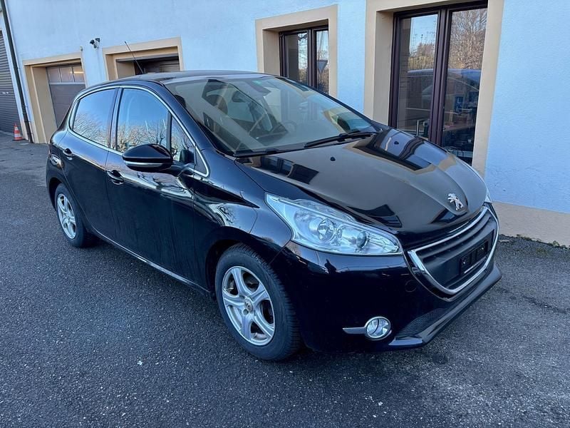 Gebraucht 2014 Peugeot 208 Allure Kleinwagen | CHF 9’500 (Teuer) - Bild 1/4