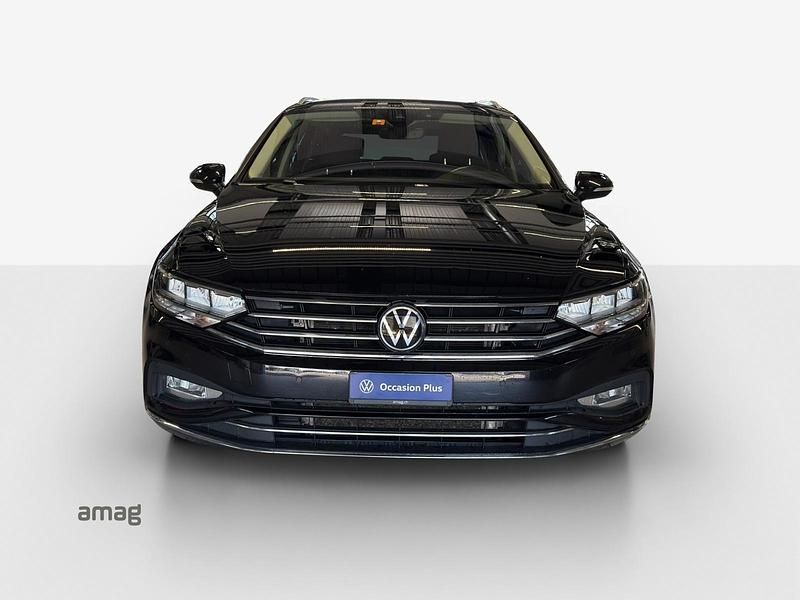 Deep black nacré Gebraucht 2023 VW Passat Elegance Kombi | CHF 28’990 (Fairer Preis) - Bild 1/4