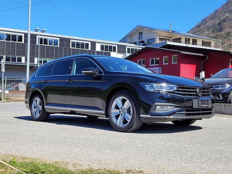 Gebraucht VW Passat Elegance 200 PS (147 kW) 2023 Schwarz Kombi