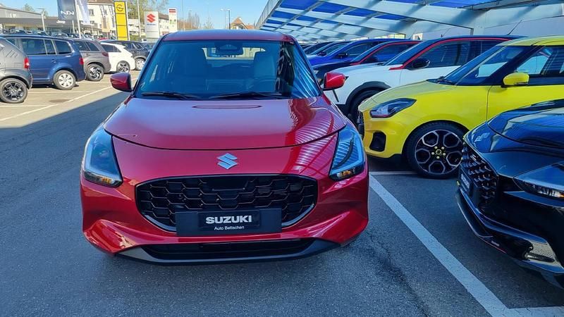 Gebraucht Suzuki Swift 82 PS (60 kW) 2025 Rot Limousine
