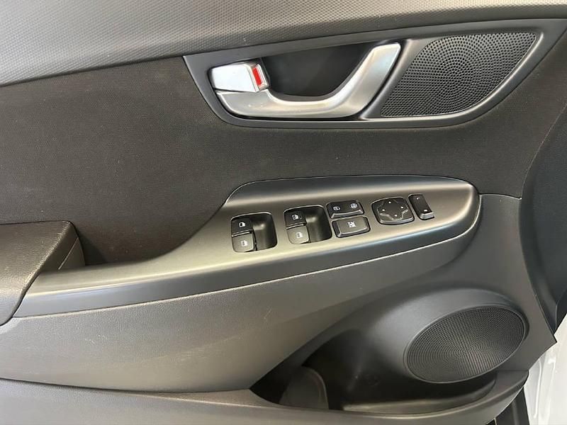 Gebraucht Hyundai Kona 141 PS (103 kW) 2022 Weiss SUV