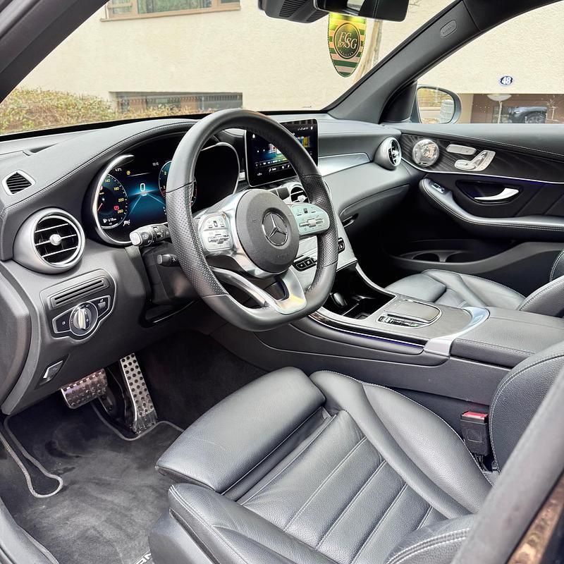 Gebraucht Mercedes GLC300 AMG line 245 PS (180 kW) 2022