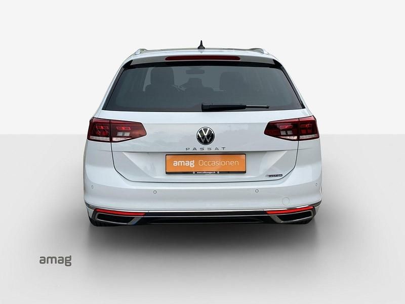 Gebraucht VW Passat Elegance 200 PS (147 kW) 2023 Gletscherweiss metallic Kombi