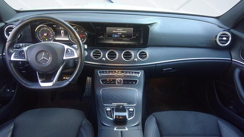 Gebraucht Mercedes E220 AMG line 194 PS (142 kW) 2018 Limousine