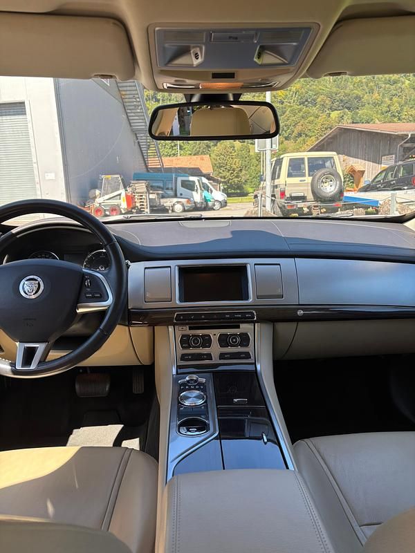 Gebraucht Jaguar XF 190 PS (139 kW) 2012 Limousine