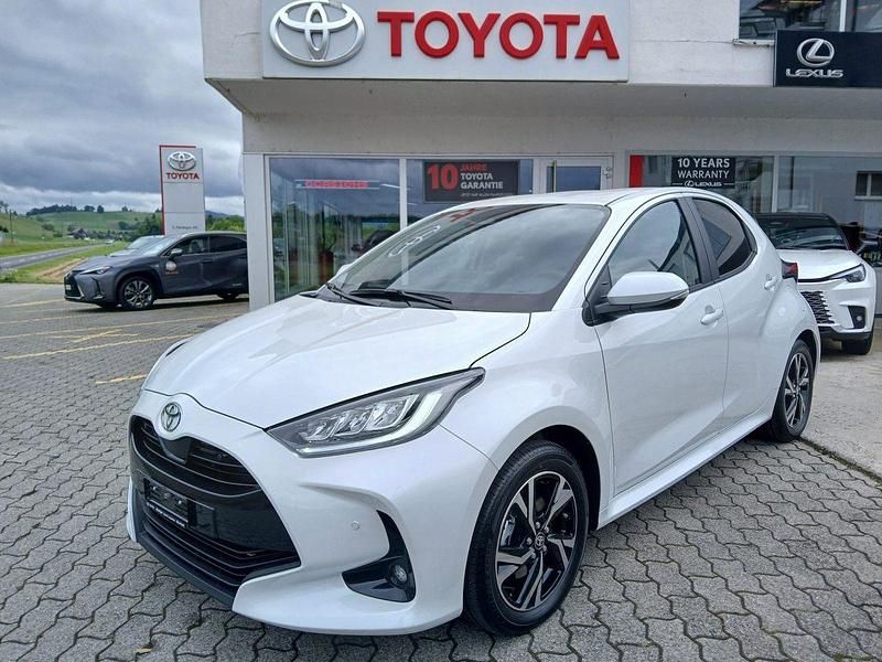 Neu 2025 Toyota Yaris Hybrid Trend Limousine | CHF 29’080 (Etwas zu teuer) - Bild 1/4
